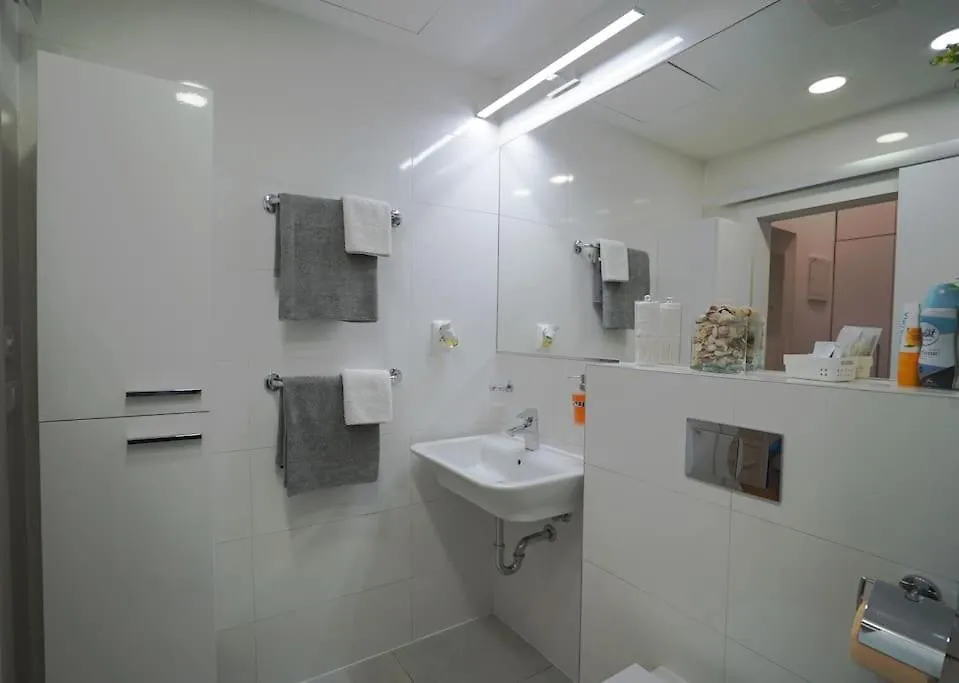 Cozy Apartment With Garage Prága