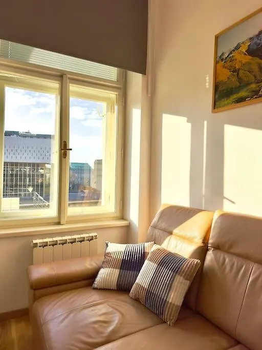 Cozy Apartment With Garage Prága