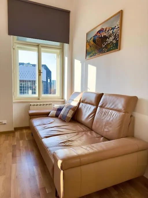 Cozy Apartment With Garage Prága