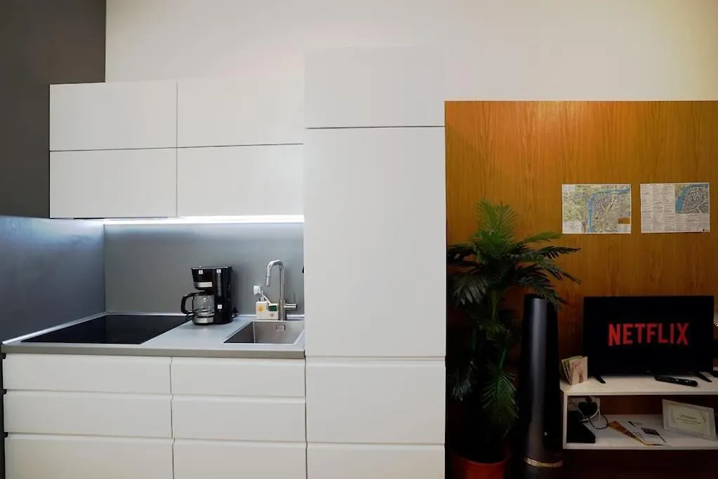 Cozy Apartment With Garage Prága